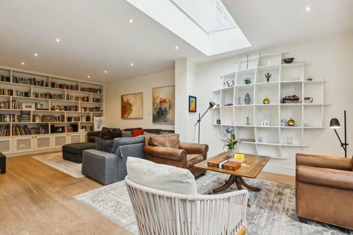 Bright and Spacious Whitburn House in Barnes gallery image 5