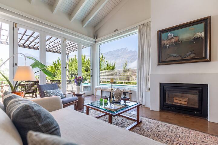 Lion’s Head Villa with Pool & Table mountain Views gallery image 2