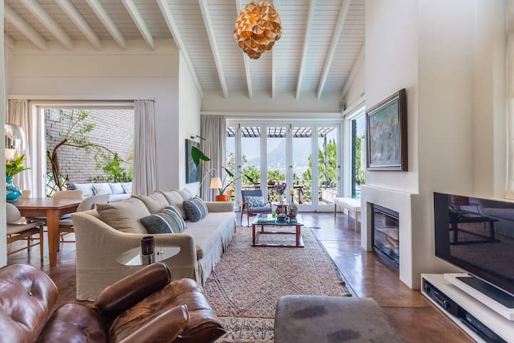 Lion’s Head Villa with Pool & Table mountain Views