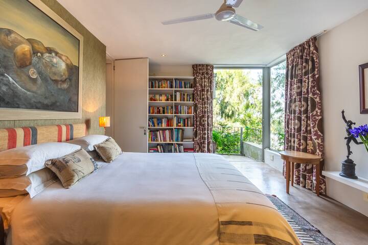 Lion’s Head Villa with Pool & Table mountain Views gallery image 5