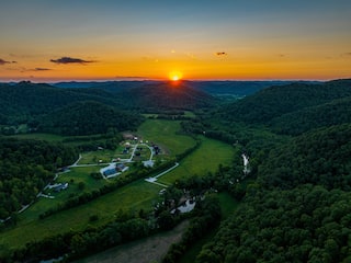 Stay near Red River Gorge