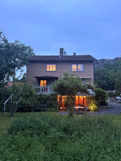 Spacious villa for friends & family, sleeps 12-16