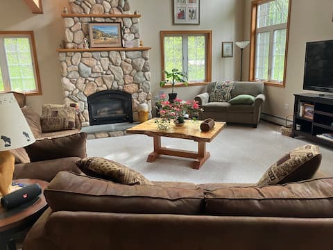 Large Glacier Vacation House in Ideal Location