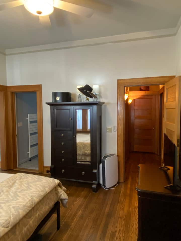 从洗衣房欣赏美景
（请注意：长期住宿超过一周的房客需要自带床上用品和毛巾。）