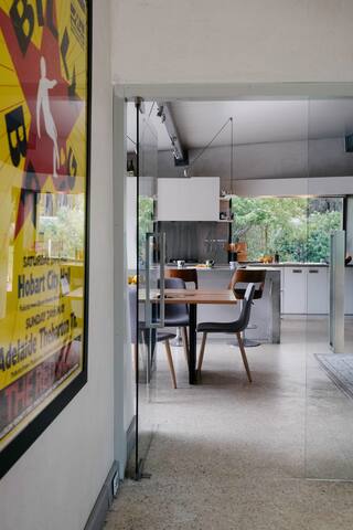 Artful country escape with a Floating Pool! gallery image 5