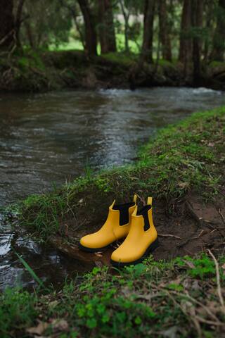 Artful country escape with a Floating Pool! gallery image 3