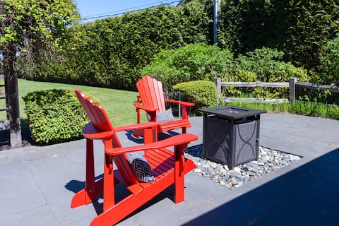 Sit Back & Watch Waves at Rathtrevor Cottage