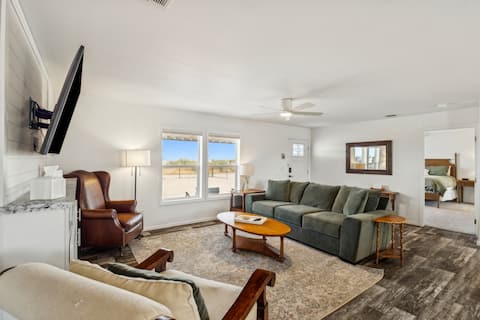 Sonoran Desert Stay - Between Winery & Monastery