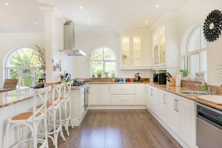 Family-Friendly 4-Bedroom Home in Constantia gallery image 4