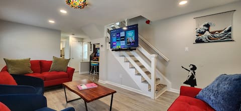 The Gumball Bungalow Est. 1886. 2BR. Free Smiles