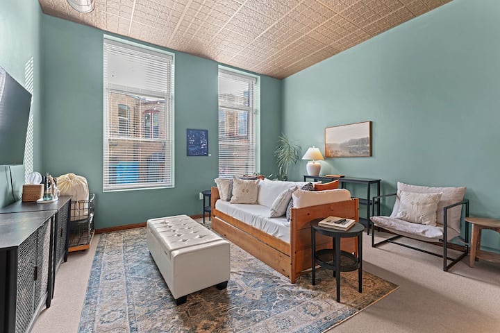 Historic Downtown Apt, Algoma Suites #1 - Sleeps 4 - Oshkosh, WI