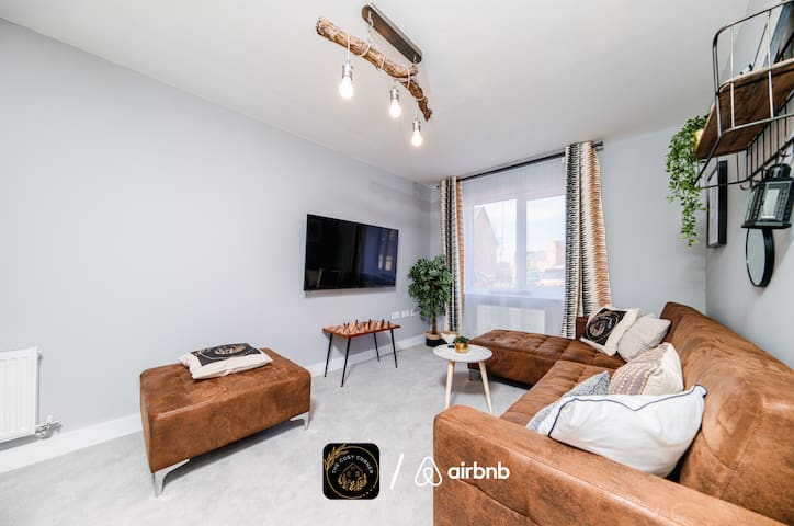 3 Bedroom house for Long stays with Free Parking