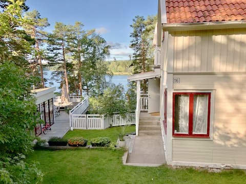 Lovely cottage by the lake. 7 km from the city center.