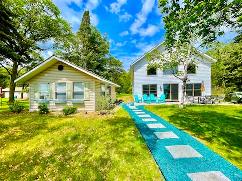 2 Lake Cabins for the Price of 1 on Red Sand Lake!
