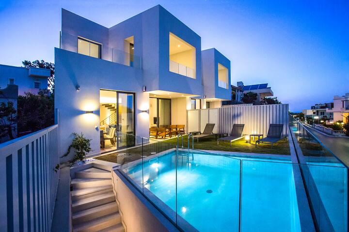 Walk to Beach (150m) & Near Chania / Private Pool gallery image 2