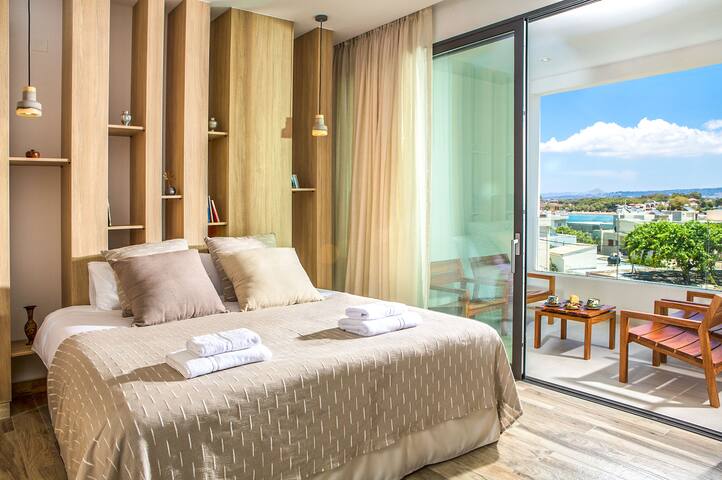 Walk to Beach (150m) & Near Chania / Private Pool gallery image 4