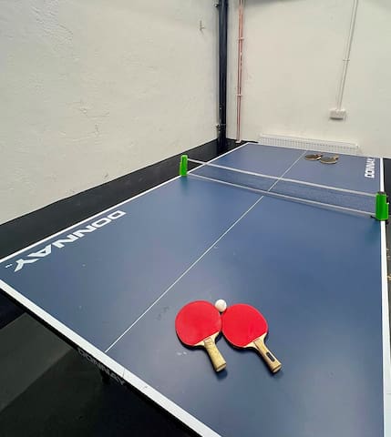 Beautiful Home with Parking & Ping Pong Table! gallery image 3