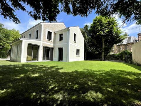 Maison 12 pers. JO24/Paris (20 mins train direct)
