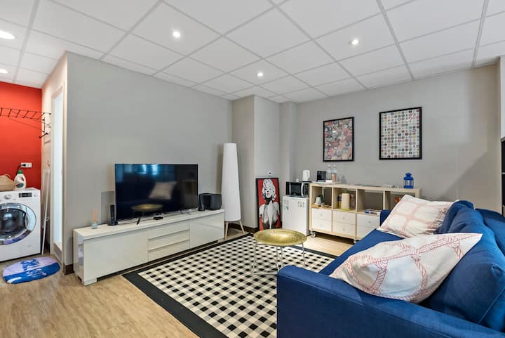 Cozy Studio In Harbor City - 가오슝