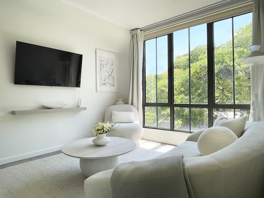 Airbnb Modern 2 Bedroom near Central Park