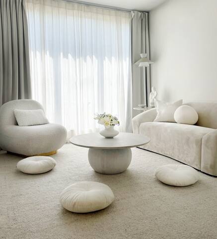 Chic 3 Bed 2 bath | Near Central Park | Quiet | gallery image 5