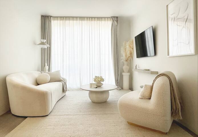 Modern 2 Bed Near Central Park | No cleaning fee