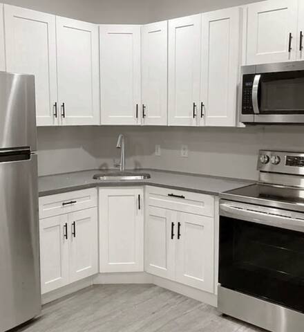 Modern 2 Bed Near Central Park | No cleaning fee gallery image 4