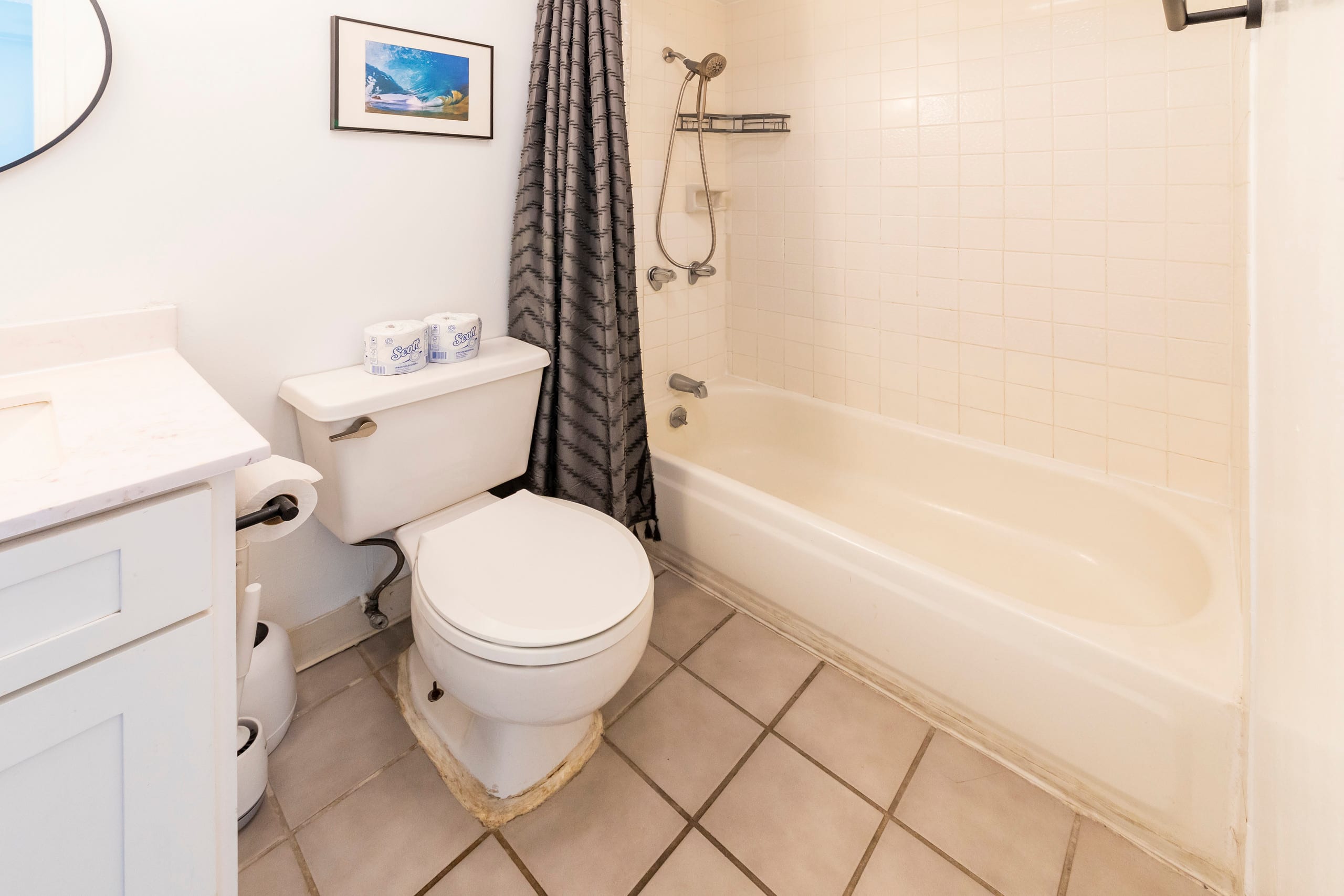 Condo in Honolulu · ★4.68 · Studio · 1 bed · 1 private bath - Image 7