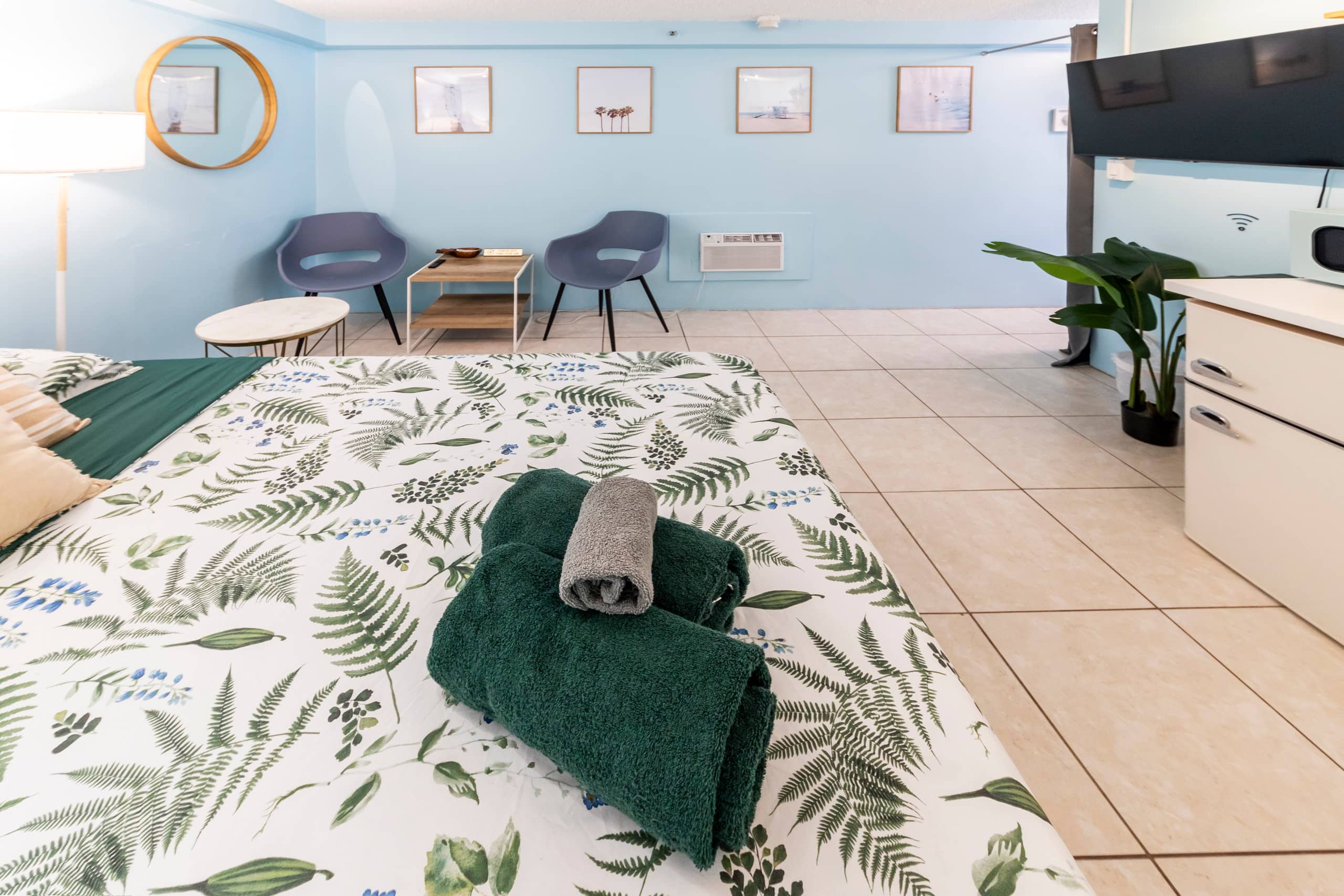 Condo in Honolulu · ★4.68 · Studio · 1 bed · 1 private bath - Image 15