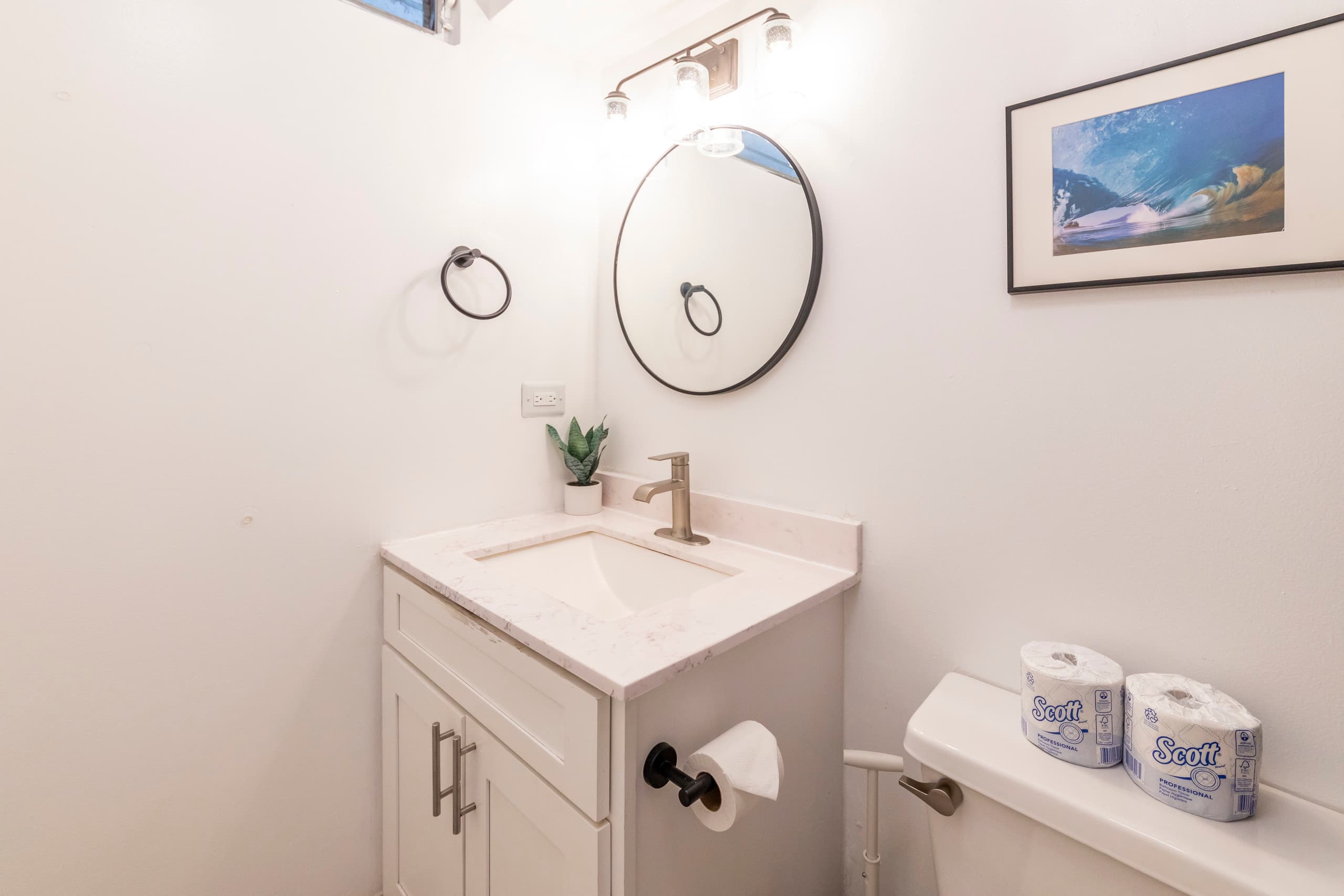 Condo in Honolulu · ★4.68 · Studio · 1 bed · 1 private bath - Image 1