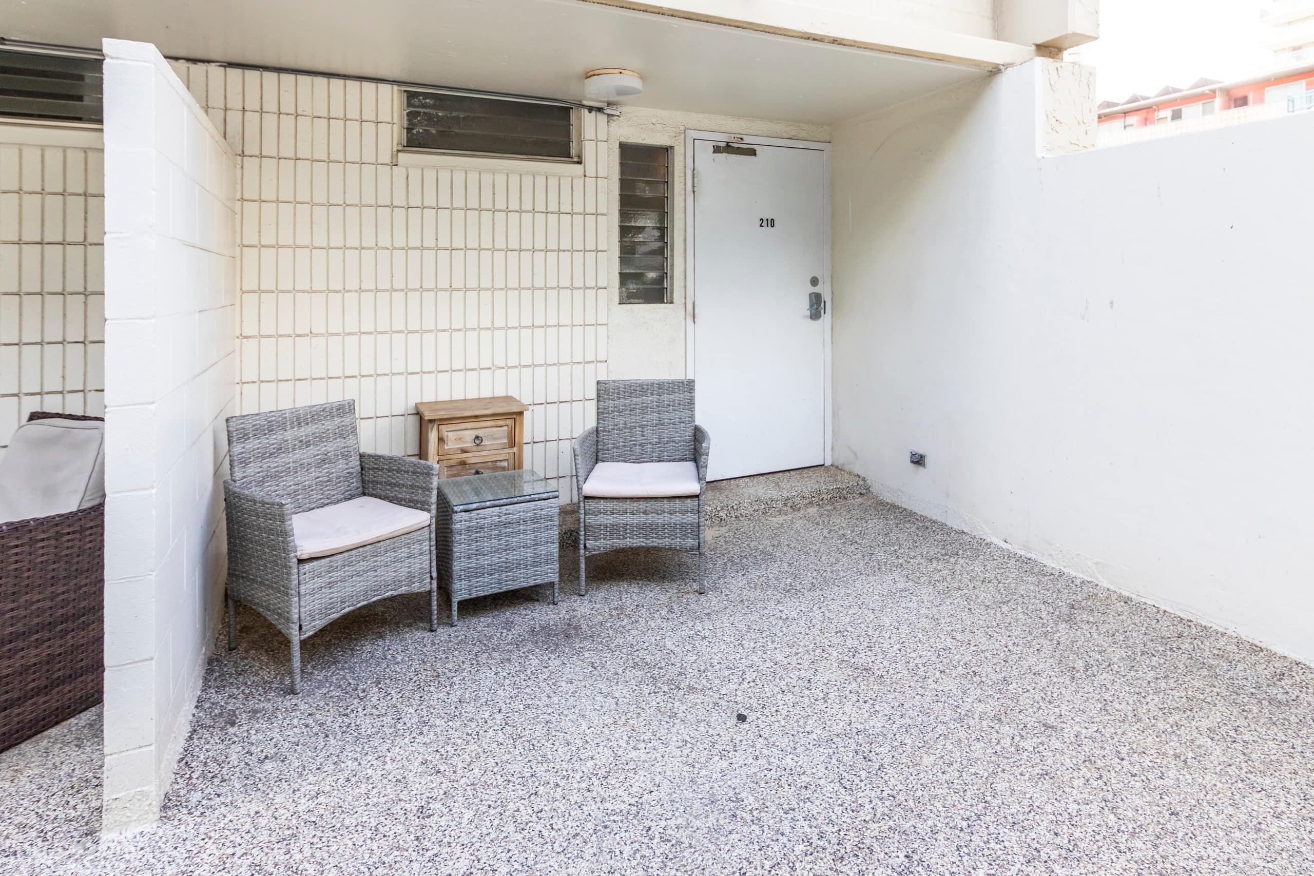 Condo in Honolulu · ★4.68 · Studio · 1 bed · 1 private bath - Image 11