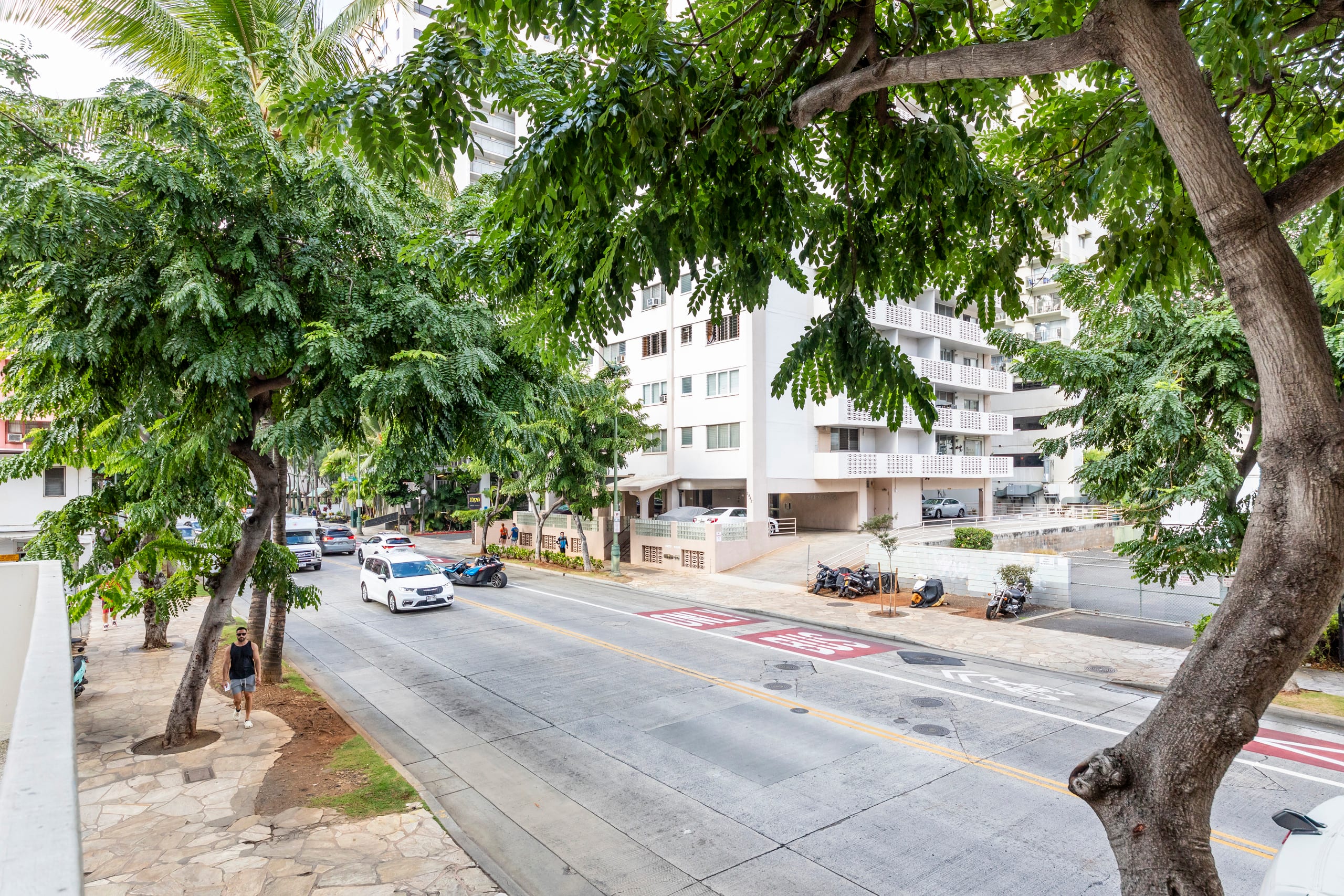 Condo in Honolulu · ★4.9 · Studio · 1 bed · 1 bath - Image 9