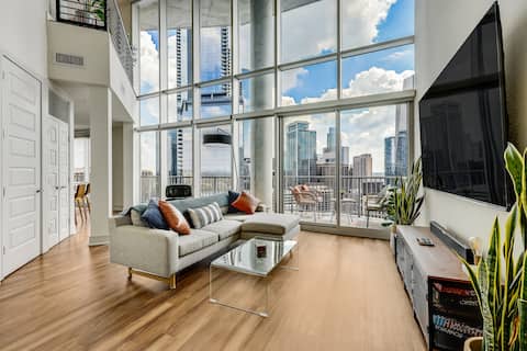 Top performing Airbnb: DT Penthouse, Wow Views, ACL, UT Games, Live Music in Downtown