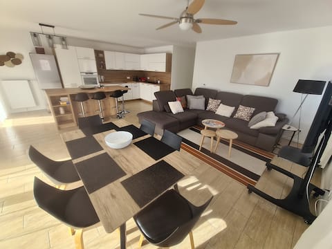 Airbnb performant: 104 m² apartment, 3 bedrooms, air conditioning, terrace, parking à Schiltigheim