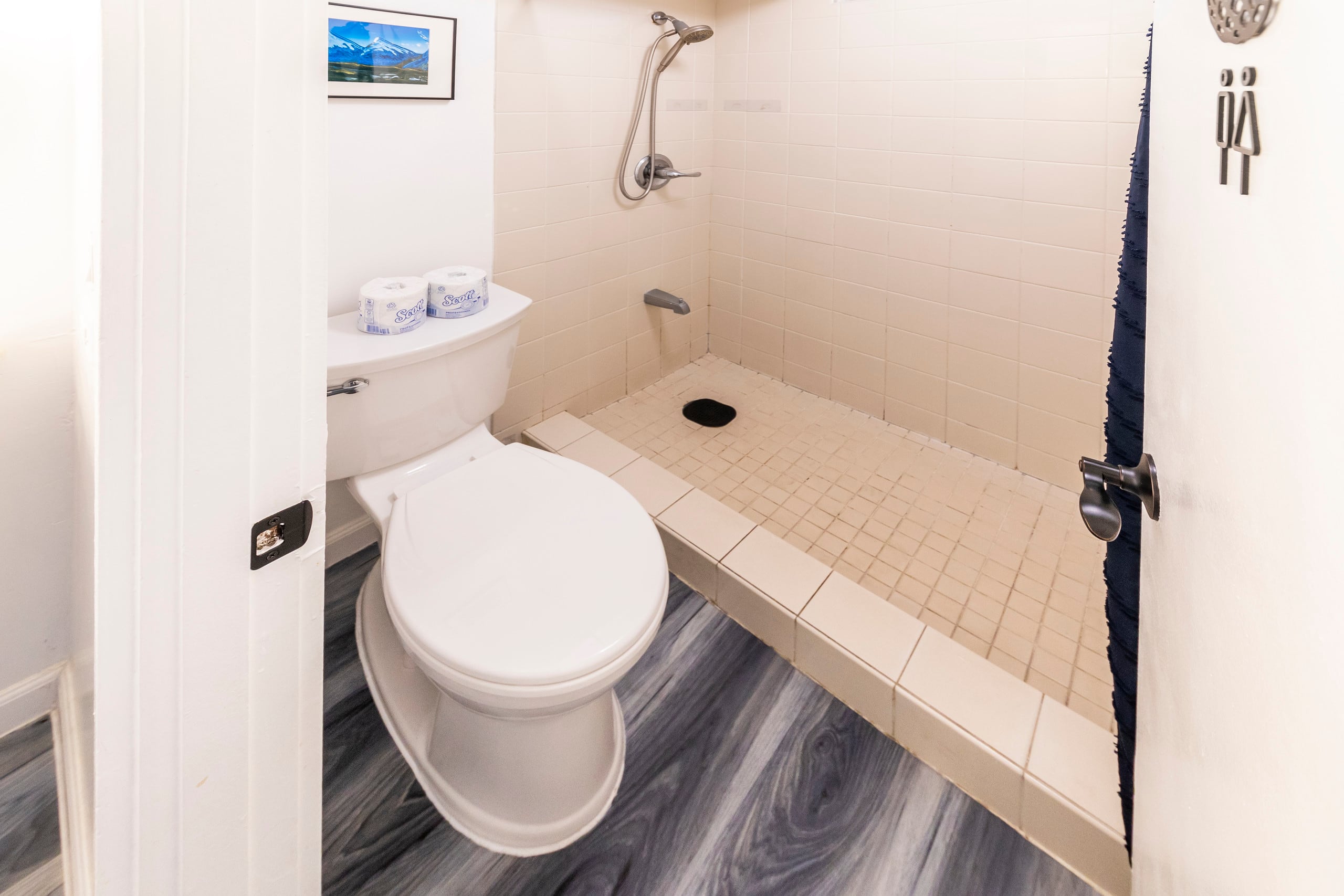 Condo in Honolulu · ★4.61 · Studio · 1 bed · 1 private bath - Image 5
