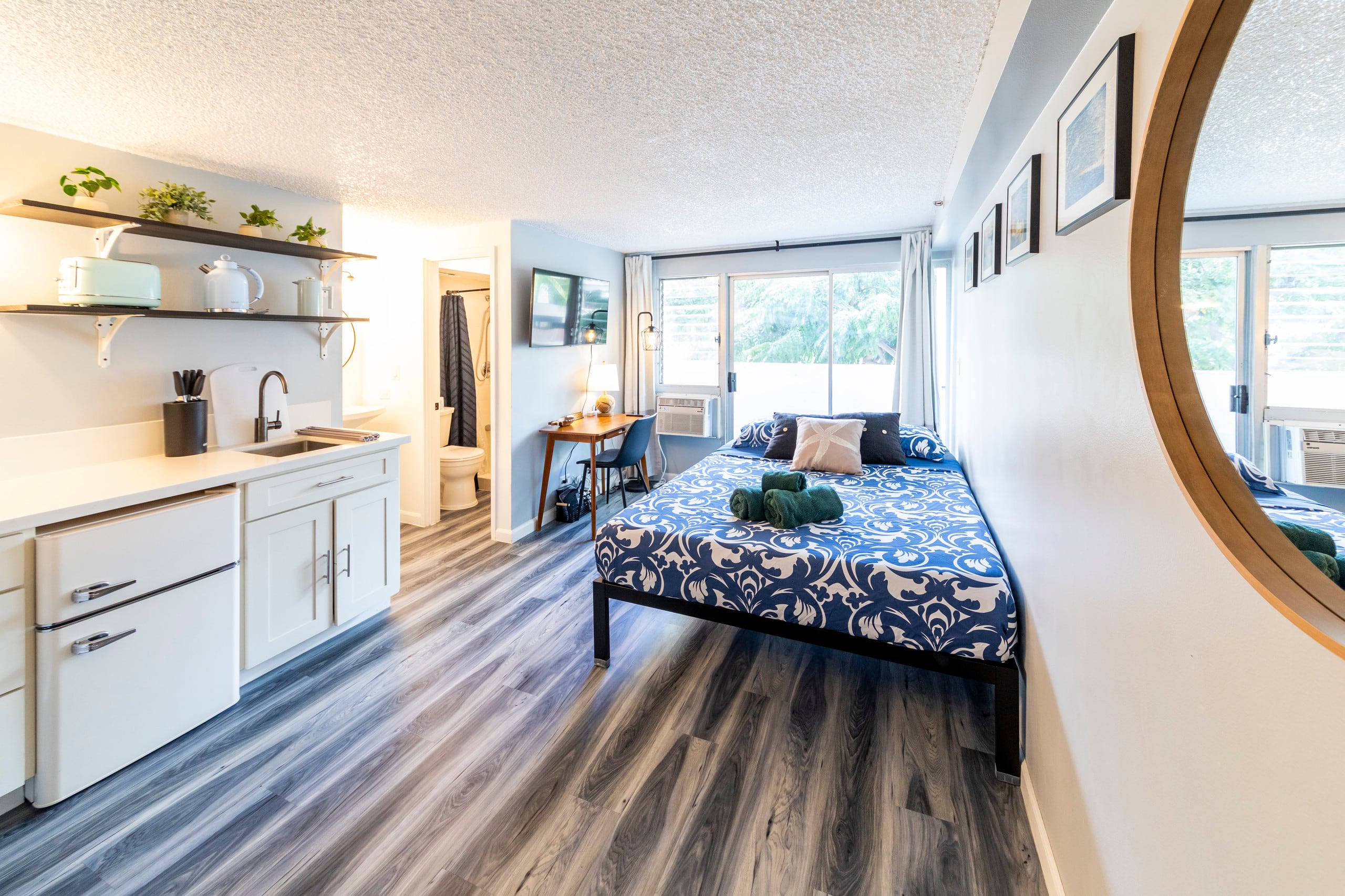 Condo in Honolulu · ★4.61 · Studio · 1 bed · 1 private bath - Image 1