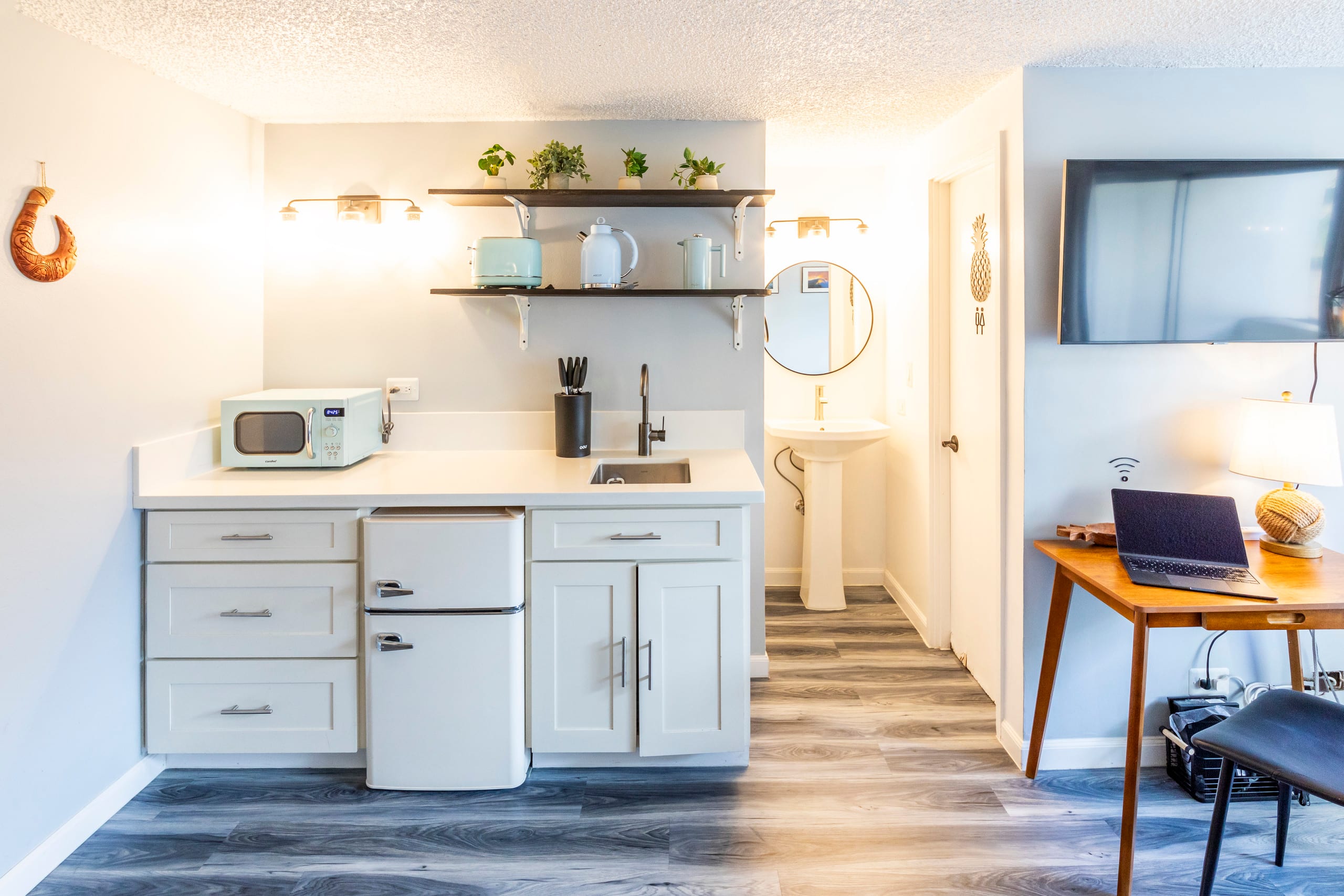 Condo in Honolulu · ★4.2 · Studio · 1 bed · 1 private bath - Image 11