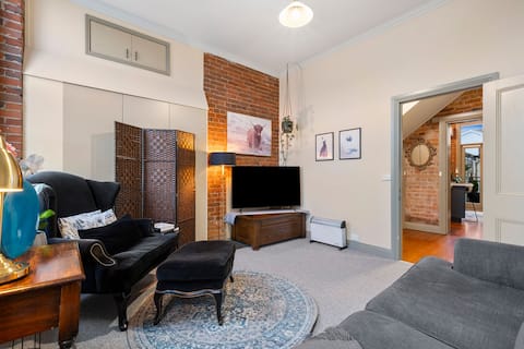 Popular Airbnb listing: Beautiful apartment in Geelong CBD in Geelong