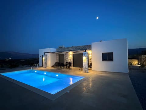 Sternes Tropicana Executive Villa with pool, Sitia