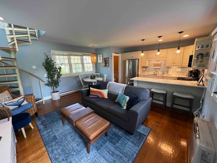 King Bed - 1.5 Baths - Parking - Amazing Location! - Herring Cove Beach, MA