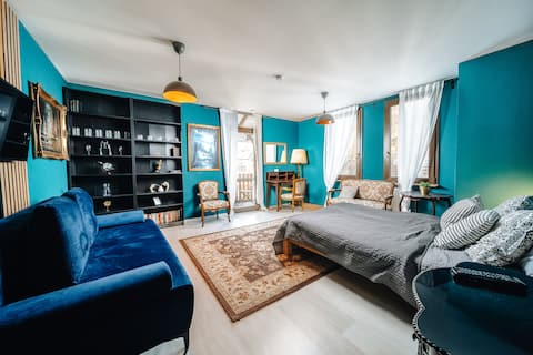 Charming historic apartment with balcony