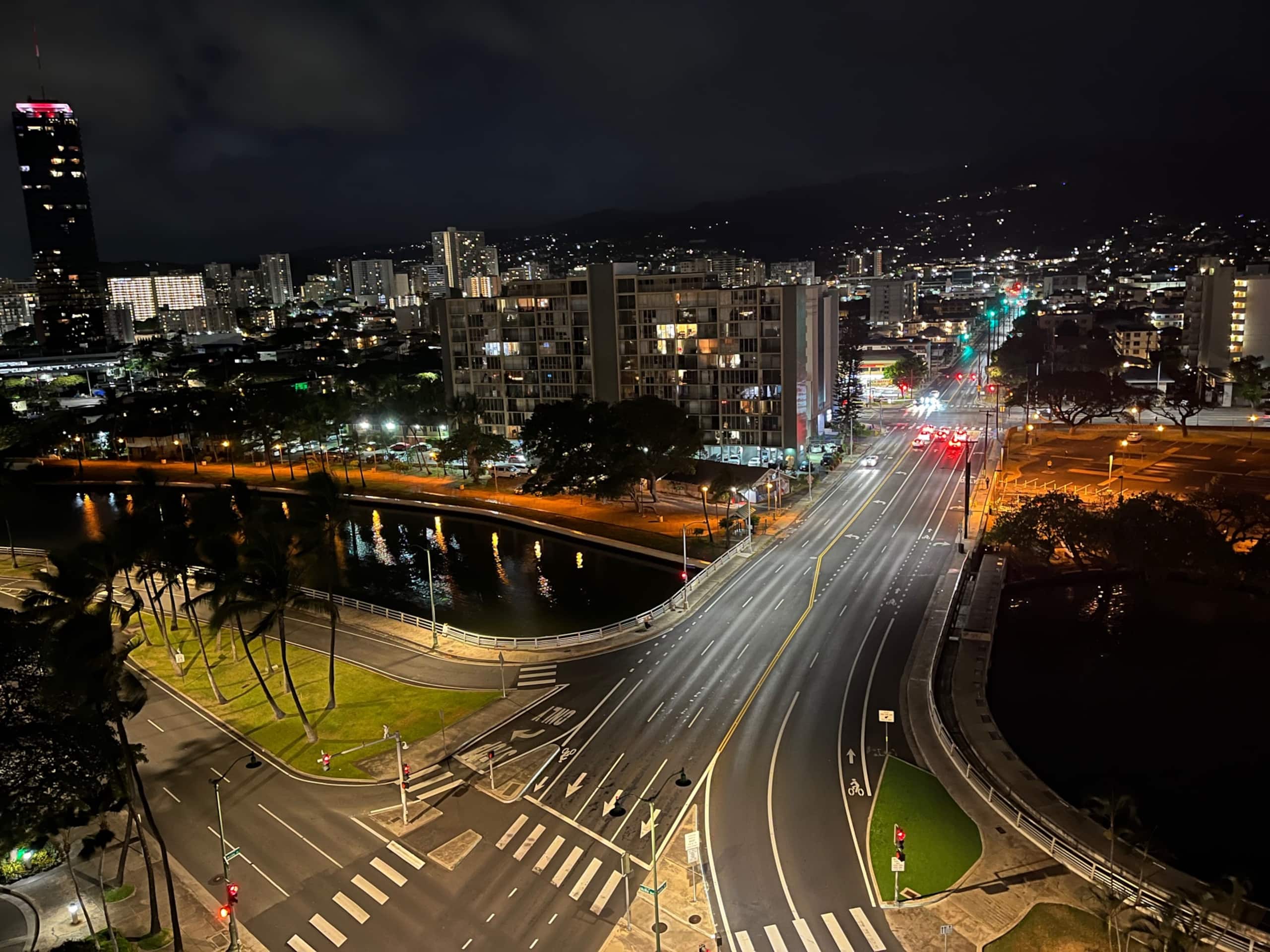 Condo in Honolulu · ★5.0 · 2 bedrooms · 4 beds · 1 private bath - Image 27