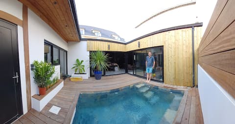 Contemporary home - Atypical - Swimming pool