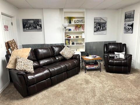 Downtown large 2BR w/ covered front door parking