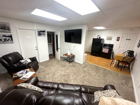 Downtown large 2BR w/ covered front door & parking