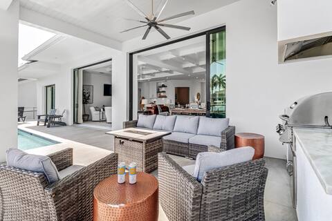 Island Breeze Haven-Marco Island Getaway