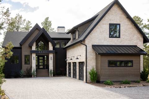 Luxe Lodge | Theater, Sauna, 4 King suites, Slide!