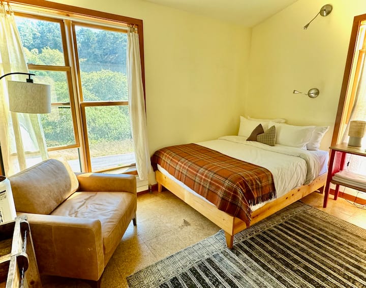 Limantour Lodge - Family Room with shared bath