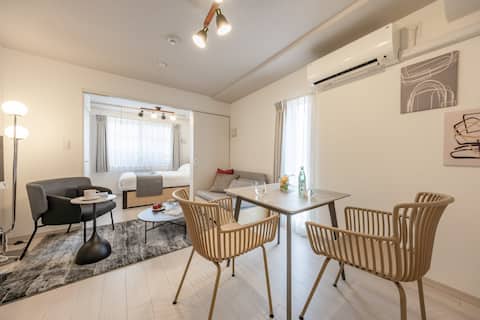 2-minute walk from the station / Fully furnished with furniture and appliances / Long-term stays are