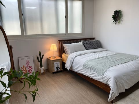 Available station 5 minutes/River House/Family accommodation